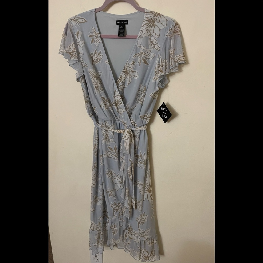 KATE and LILY WRAP MIDI SHORTSLEEVE DRESS.
